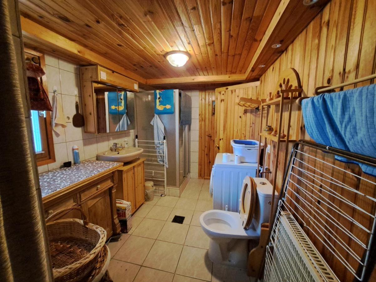 Villa Cosy House In Picturesque Jura Doucier Exterior foto