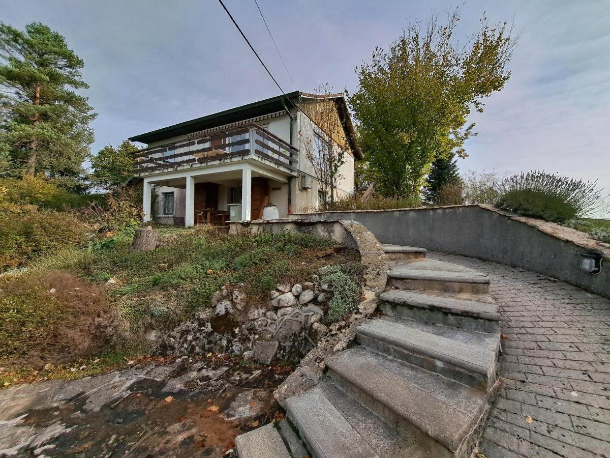 Villa Cosy House In Picturesque Jura Doucier Exterior foto